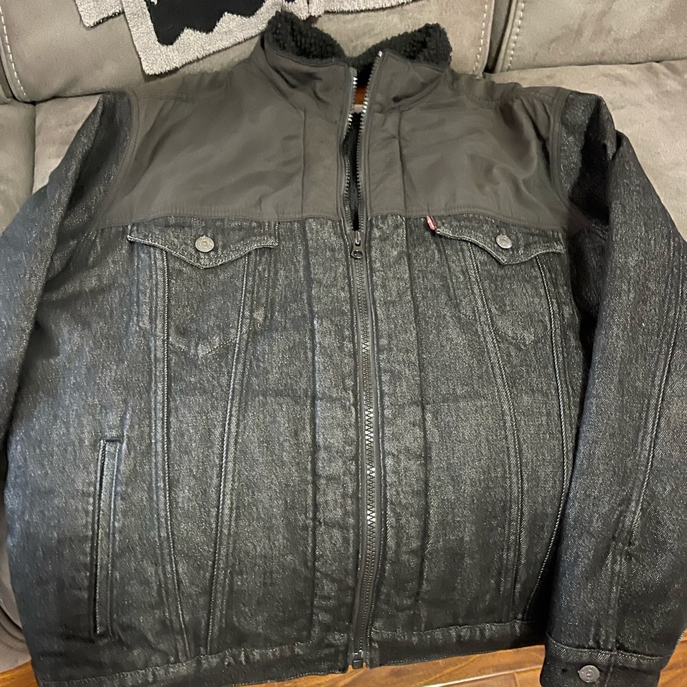 LEVIS BLACK SHERPA HEAVY JACKET.